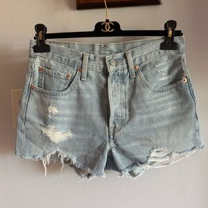 Levi’s 501 ORIGINAL Fit High Rise Light Wash Denim Distressed Jean Shorts Sz 26